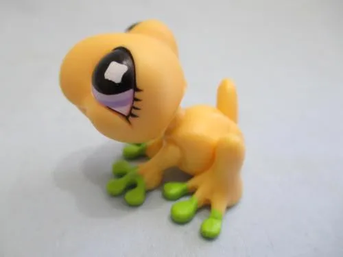 LIKE NEW LITTLEST PET SHOP LOOSE PET 928 YELLOW FROG WITH PURPLE EYES NOV21NP18