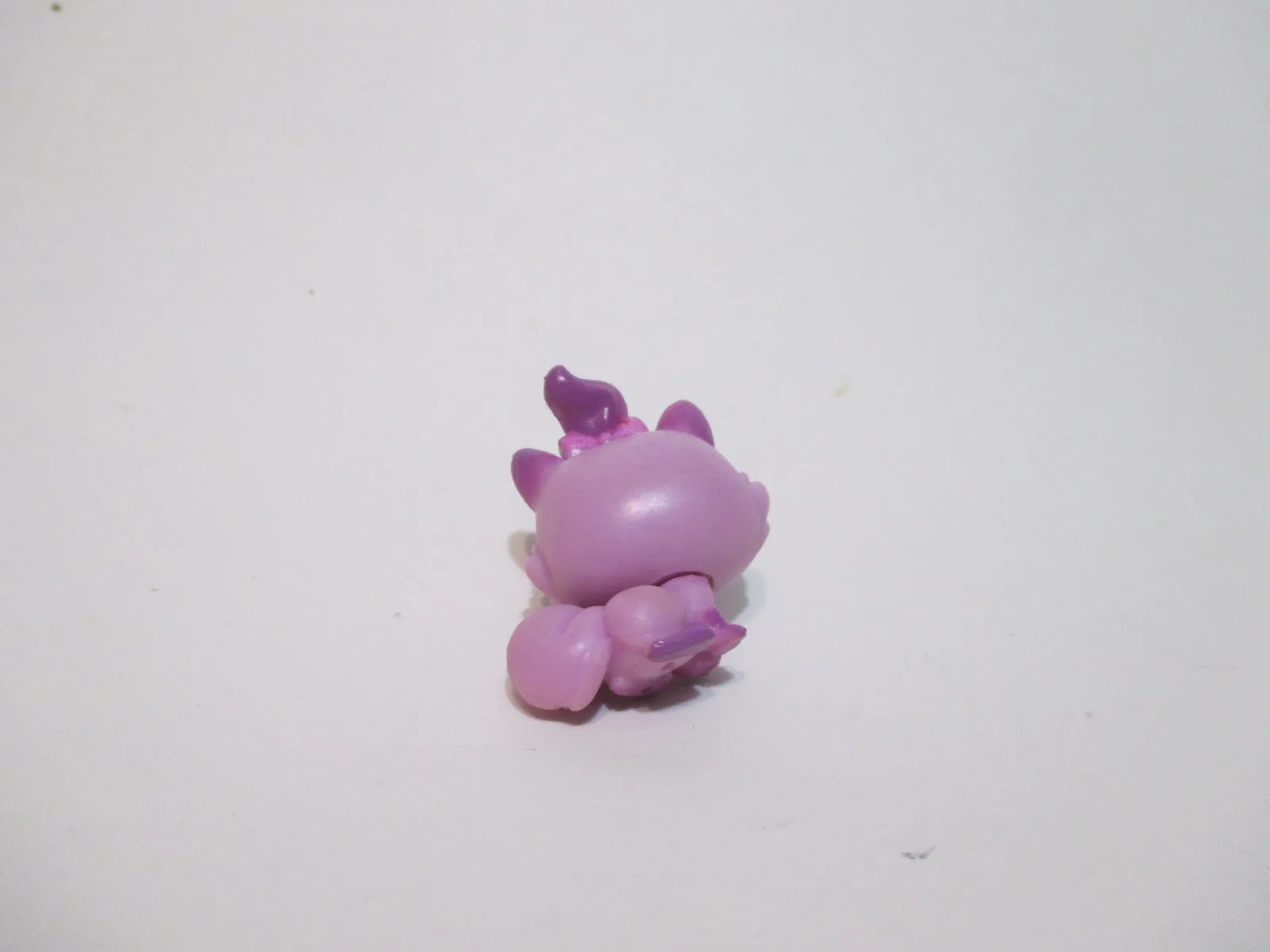 LIKE NEW Littlest Pet Shop Mini Baby Kitten 3735 Passport Fashion Toys R Us Authentic LPS NOV21NPO9