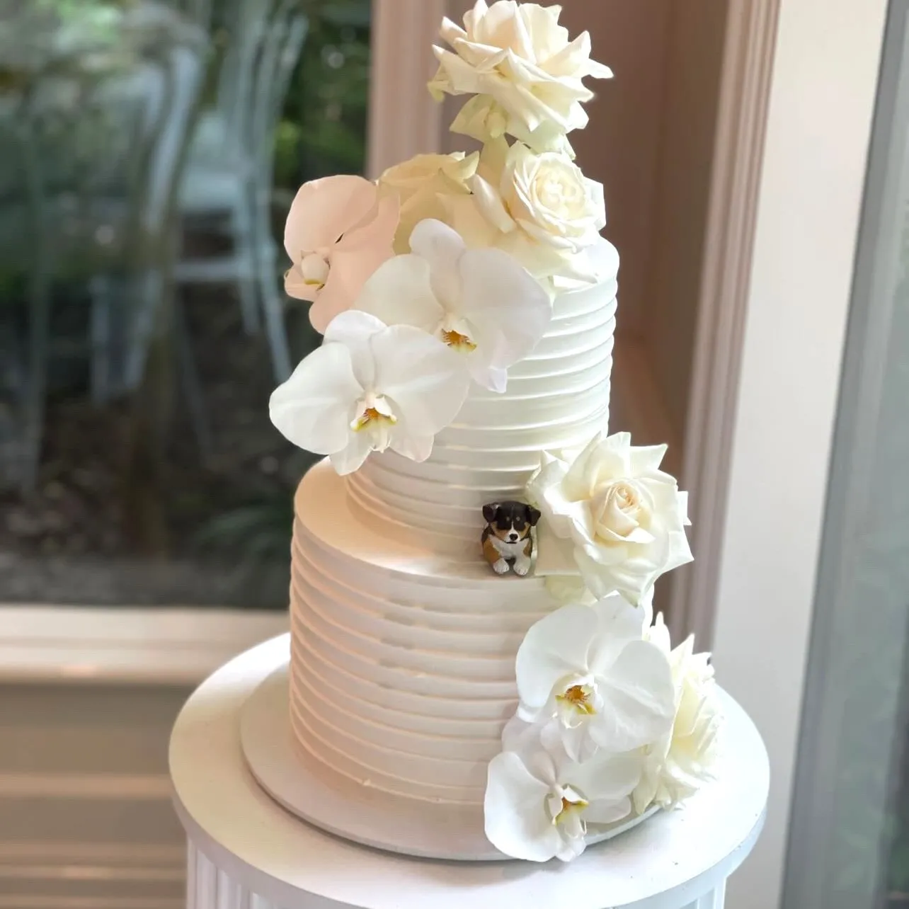 Peeking custom pet wedding cake topper